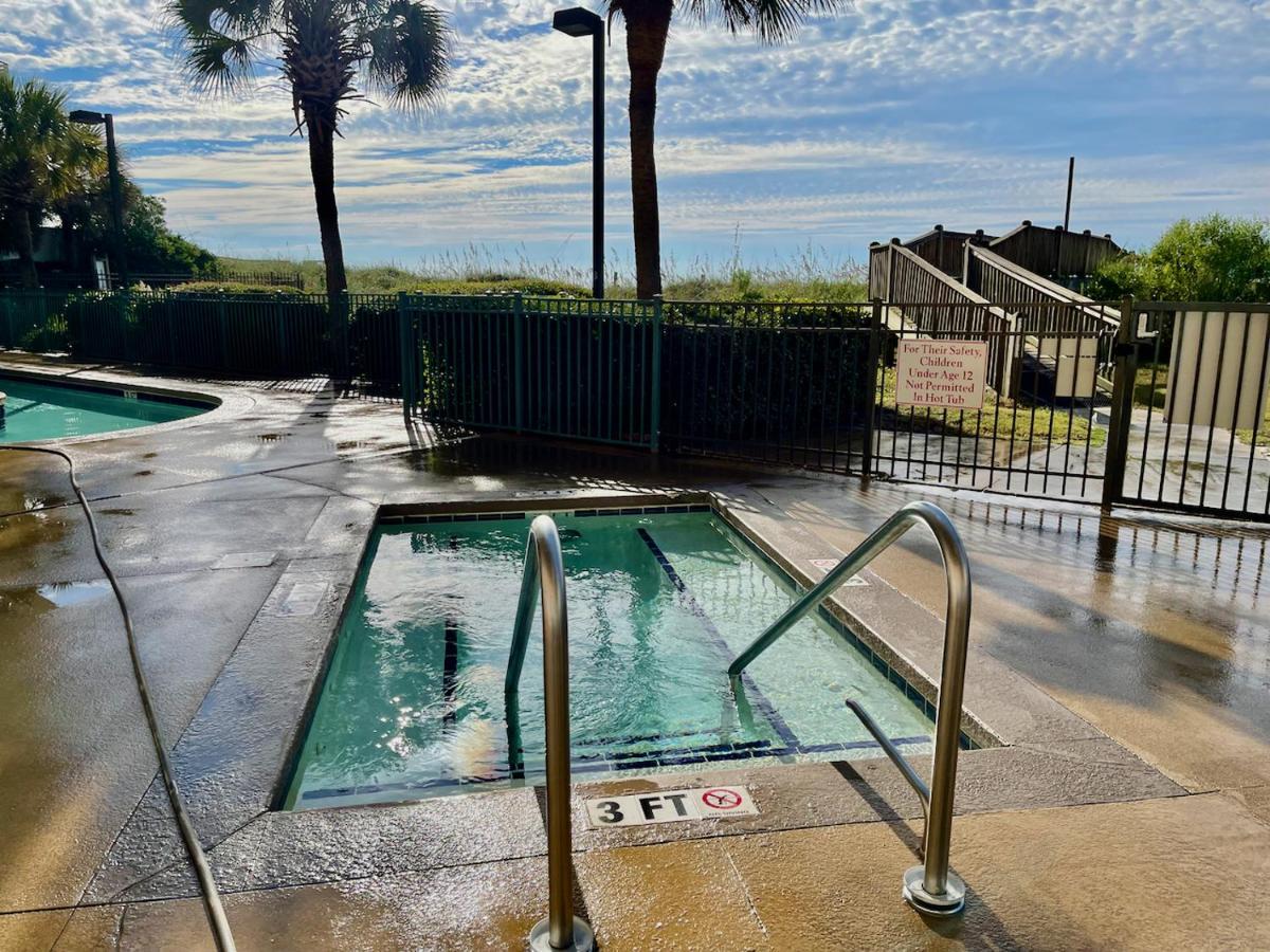 Oceanview Condo With Pool, Hot Tub, Balcony, Right On The Beach Myrtle Beach Eksteriør billede